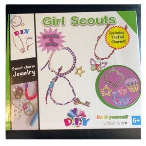 Girl Scouts DYI Jewelry Kit  NEW